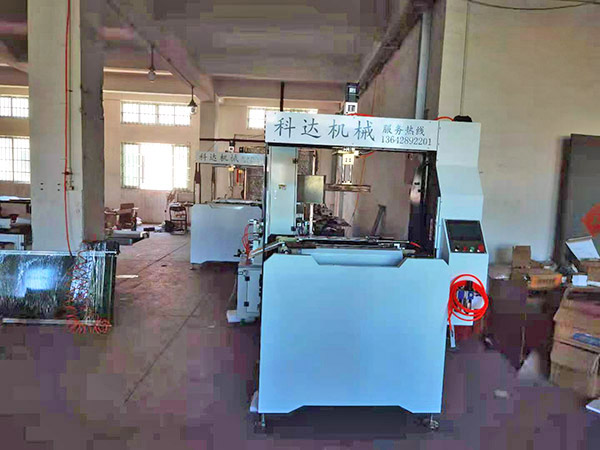 自動調(diào)模成型機(jī)應(yīng)該如何操作？